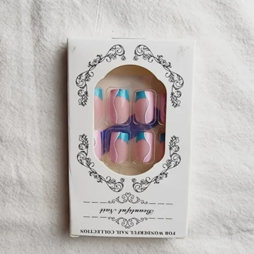 24 Pieces Fake Press On Nails